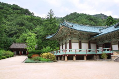 Bahçeleri ahd pavyonlar içinde eski Budist manastır Pohyon, Kore Demokratik Halk Cumhuriyeti (Kuzey Kore)