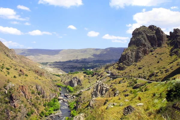 Güzel Manzara Bir Dağ Dere Dağ Yakın Ünlü Vardzia Mağara — Stok fotoğraf