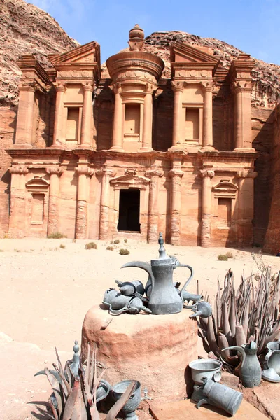 Fachada Del Famoso Monasterio Antiguo Deir Petra Ciudad Rosa Roja — Foto de Stock