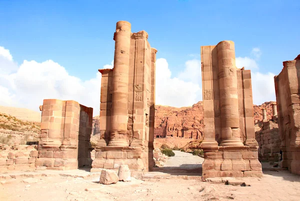 位于约旦 中东的佩特拉 红玫瑰城 的拱形大门 联合国教科文组织世界遗产 — 图库照片
