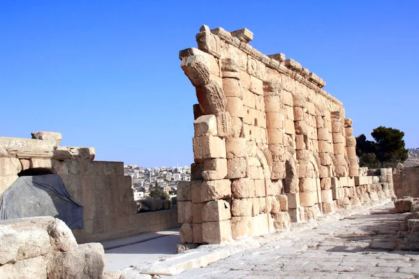 Ruiny Starożytnej Świątyni Kolumnami Jerash Gerazie Starożytnej Rzymskiej Stolicy Największego — Zdjęcie stockowe