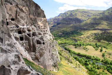 Ünlü turistik cazibe - Vardzia Mağara Manastırı ve Antik şehirde dağ taş, Georgia. UNESCO Dünya Miras Listesi