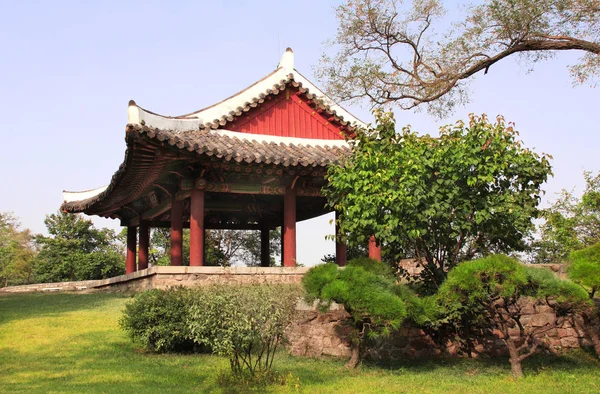 Pawilon Tradycyjnym Stylu Ogrodzie Moran Hill Moranbong Kymsu Pjongjang Korea — Zdjęcie stockowe