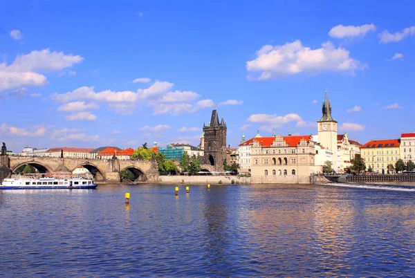 Ünlü Dönüm Noktası Charles Köprüsü Vltava Nehri Prague Çek Cumhuriyeti — Stok fotoğraf
