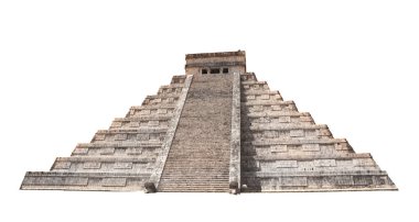 Antik Maya piramit (Kukulcan Tapınağı), Chichen Itza, Yucatan, Meksika. UNESCO dünya mirası. Beyaz arka plan üzerinde izole