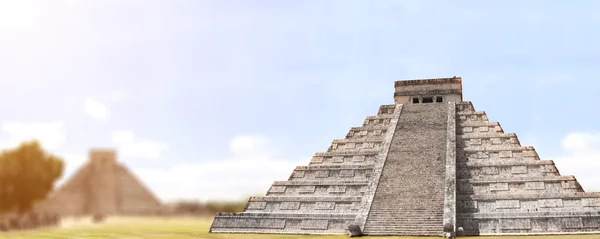 Bandera Horizontal Con Antigua Pirámide Maya Templo Kukulcan Chichén Itzá —  Fotos de Stock