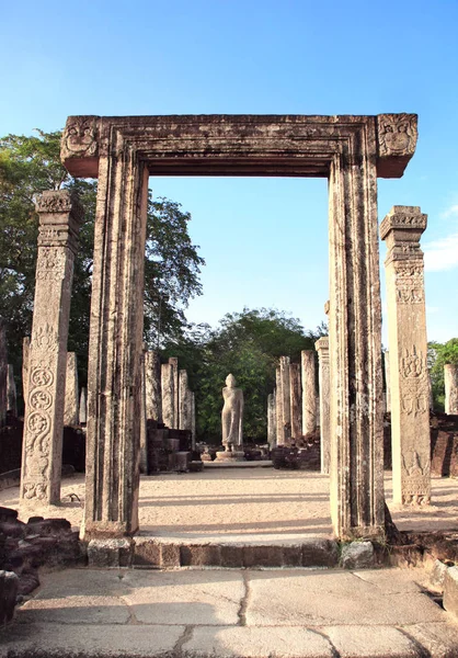 Staty av Buddha i Atadage Quadrangle tempel, Polonnaruwa, Sri — Stockfoto