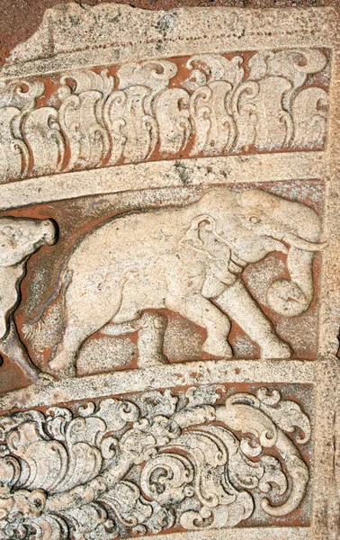 Datail από τα στολίδια με ελέφαντα σε Ανουραντχαπούρα, φεγγαρόπετρα, Sr — Φωτογραφία Αρχείου
