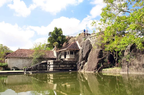 Isurumuniya Vihara, Buddhist cave temple, Anuradhapura, Sri Lank — Stock Photo, Image