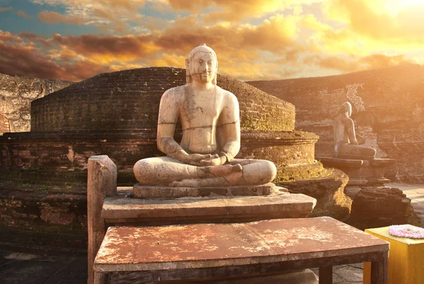 Statue of a meditating Buddha, Vatadage, Polonnaruwa, Sri Lanka — Stock Photo, Image