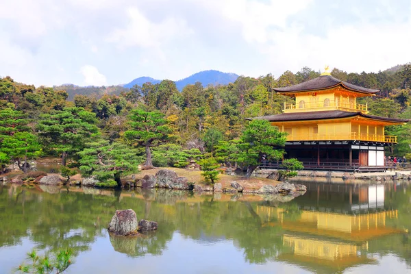 Pabellón de Oro (Templo Kinkaku-ji), Kioto, Japón — Foto de Stock