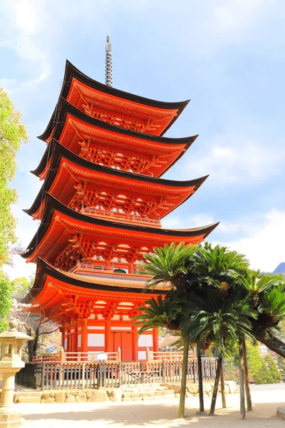 Goju-no-to pagoda of Itsukushima Shrine, Miyajima Island, Japón — Foto de Stock