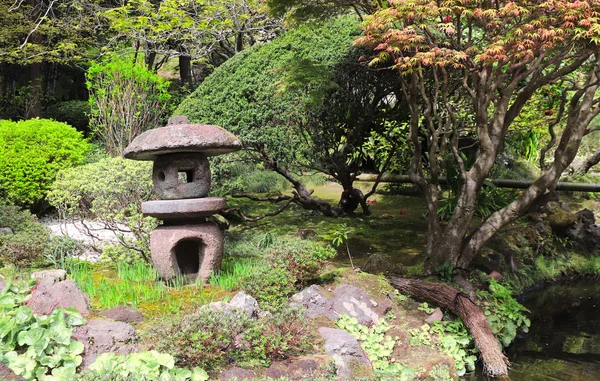 Kamenná Lucerna, chrám Hokokuji, Kamakura, Japonsko — Stock fotografie