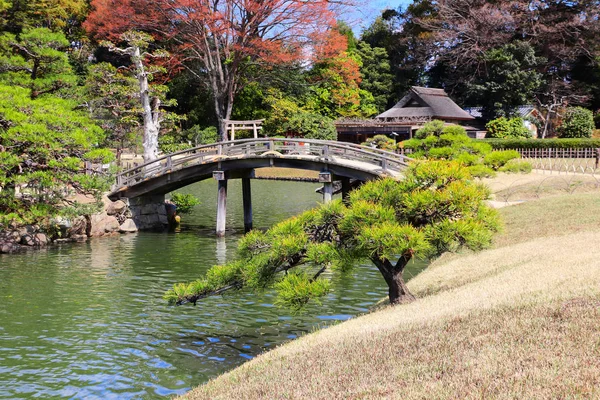 岡山・小石川後楽園の装飾橋 — ストック写真