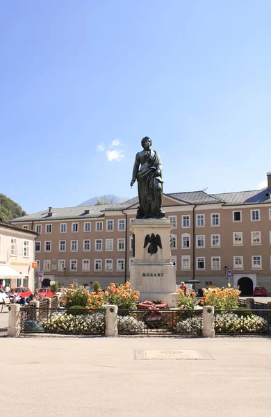 SALZBURG, AUSTRIA - 3 DE SEPTIEMBRE DE 2013: Estatua del famoso comp — Foto de Stock