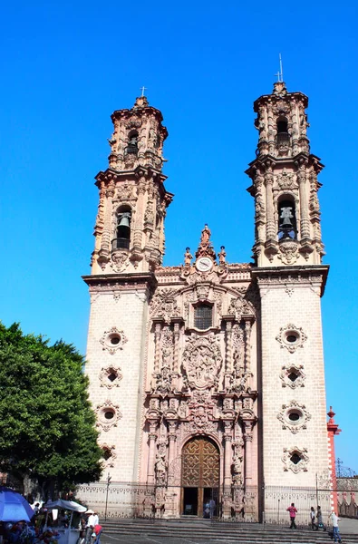 Facade of Santa Prisca Parish Church, Taxco de Alarcon city, Mex — Stock Photo, Image