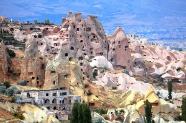 Kaya, Güvercin Vadisi, Uçhisar, Kapadokya, Türke'de oyulmuş evler
