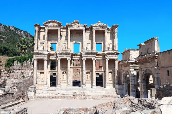 Fachada de la famosa Biblioteca Celsus en Éfeso, Turquía — Foto de Stock