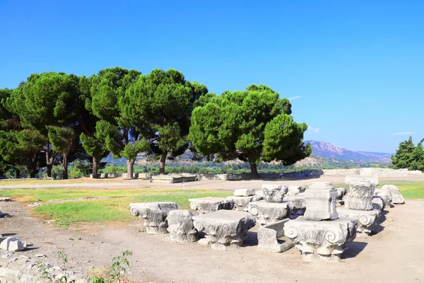 Fragments de colonnes anciennes sur le site archéologique, Selcuk , — Photo