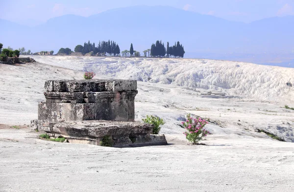 Sarcófago de pedra em necrópole, Hierápolis, Pamukkale, Turquia — Fotografia de Stock