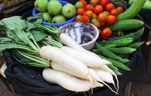 Hortalizas frescas en el mercado matutino, Myanmar (Birmania ) — Foto de Stock