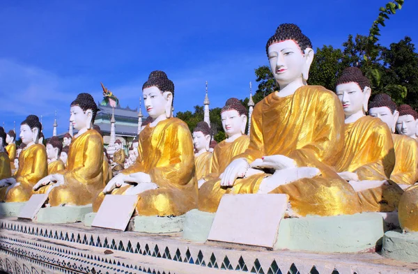 Buda, Bodhi Tataung, Monywa, Myanmar, eski Taş heykeller — Stok fotoğraf