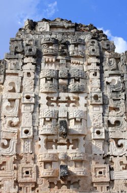 Tanrı Chaac maskeleri, Uxmal, Yucatan, Meksika ile antik duvar