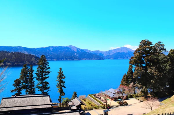 Vulkanisch Ashi-meer en heilige berg Fuji, Hakone, Japan — Stockfoto