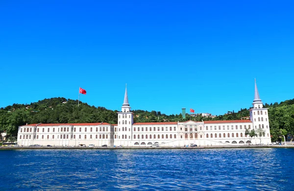 View from the Bosphorus to Kuleli Military High School, Istanbul — Stock Photo, Image