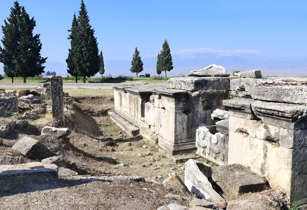 ネクロポリス、ヒエナポリ、パムッカレ、トルコの墓の遺跡 — ストック写真