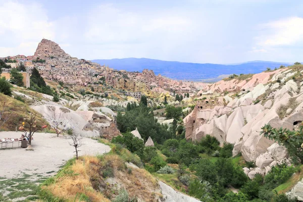 Kaya, Güvercin Vadisi, Uçhisar, Kapadokya, Türke'de oyulmuş evler — Stok fotoğraf