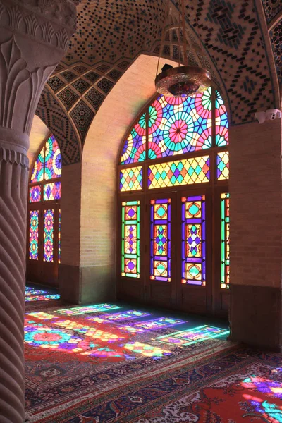 Interno della moschea di Nasir al-Mulk (Moschea rosa), Shiraz, Iran — Foto Stock