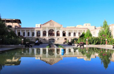 Geleneksel asalet evinin avlusunda havuz, Tabriz, Ira