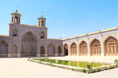Nasir al-Mulk camii 'ndeki havuz (Pembe cami), Şiraz, İran