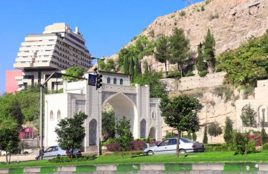 İran 'ın Şiraz kentindeki Kuran Kapısı 