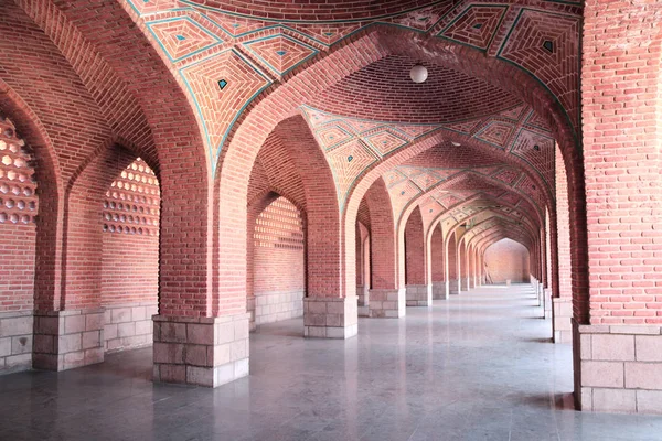 Colonnade at the entrance to Blue mosque, Tabriz, Iran — Stock Photo, Image