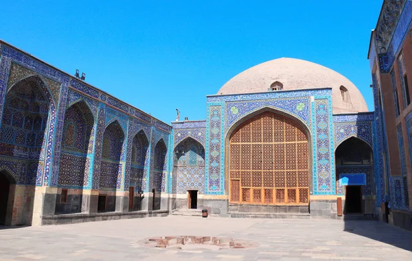 Binnenplaats in khaneghah van Sheikh Safi al-din, Ardabil, Iran — Stockfoto