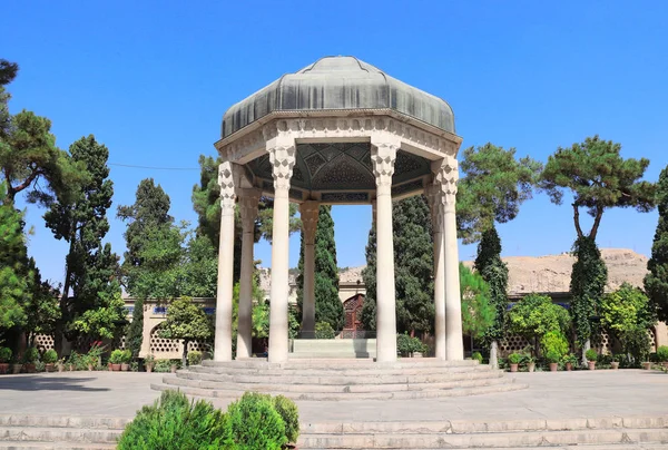 La tumba de Hafez en Mussala Gardens, Shiraz, Irán —  Fotos de Stock