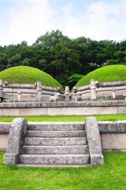 Kral Kongmin (Konmin-van) ve Kraliçe Noguk, Koryo Hanedanı, 14. yüzyıl mozolesi, Haeson-ri, Kaesong Şehri, Kuzey Kore (DPRK). UNESCO dünya mirası sahası