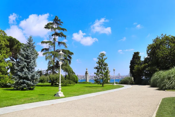 Stezka Parku Dolmabahce Palace Dolmabahce Sarayi Istanbul Turecko — Stock fotografie