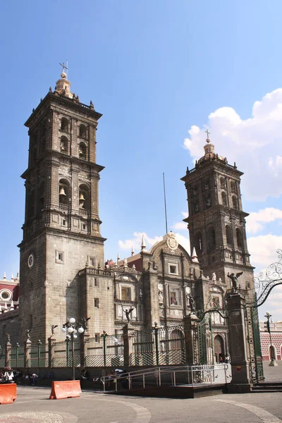 광장에 대성당 멕시코의 푸에블라데사라고 유네스코 세계유산 — 스톡 사진