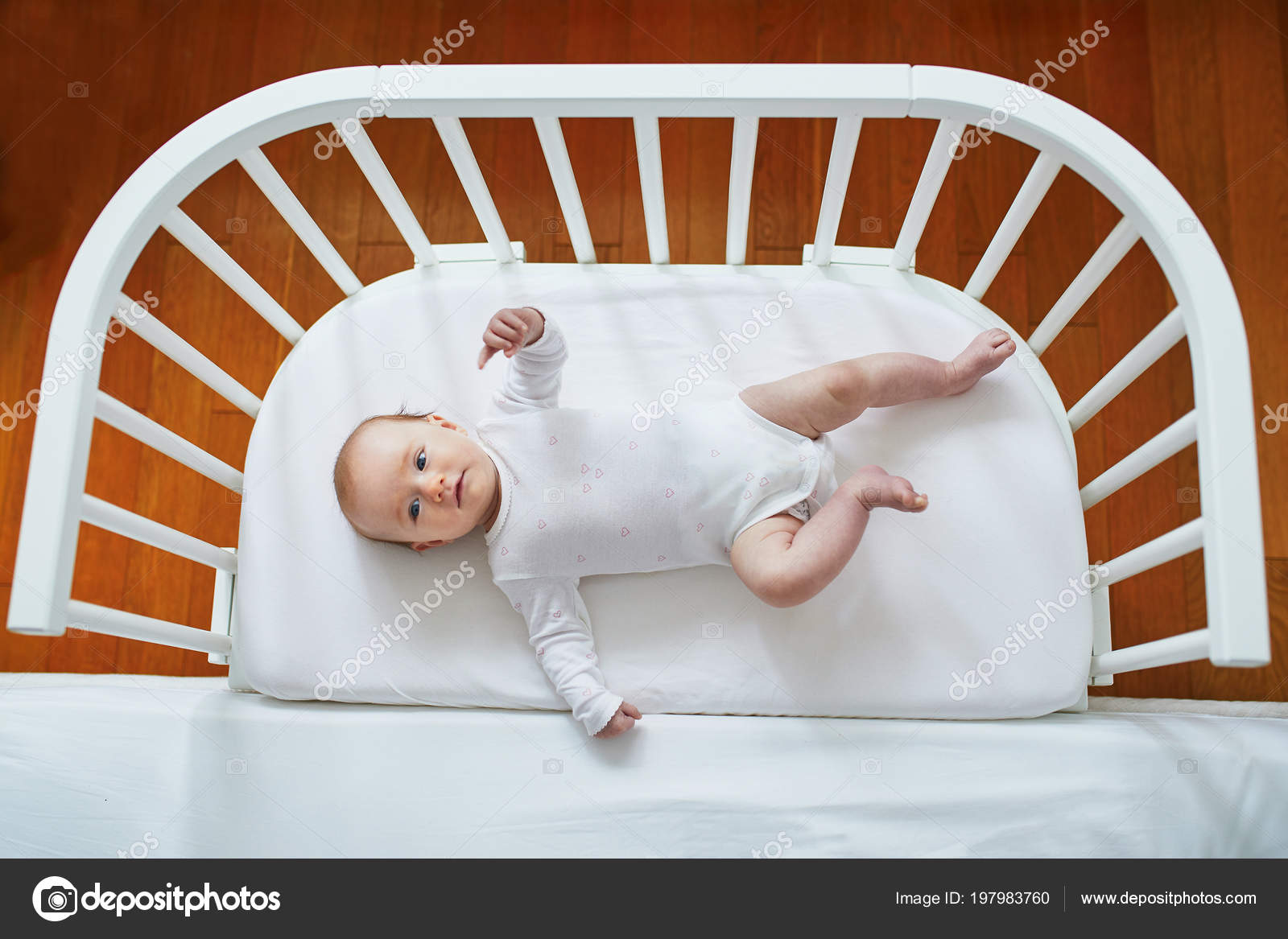 Bebe Fille Couchee Dans Dormeur Attache Lit Des Parents Image Libre De Droit Par Encrier C Bebe Fille Couchee Dans Dormeur Attache Lit Des Parents Image Libre De Droit Par Encrier C