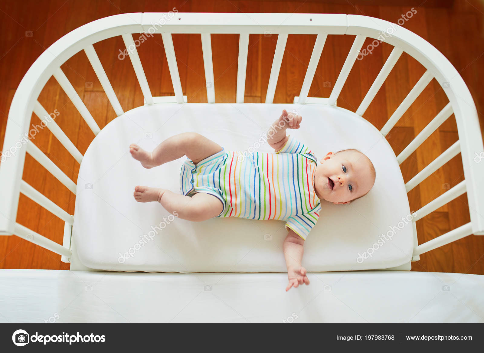 Bebe Fille Couchee Dans Dormeur Attache Lit Des Parents Image Libre De Droit Par Encrier C Bebe Fille Couchee Dans Dormeur Attache Lit Des Parents Image Libre De Droit Par Encrier C