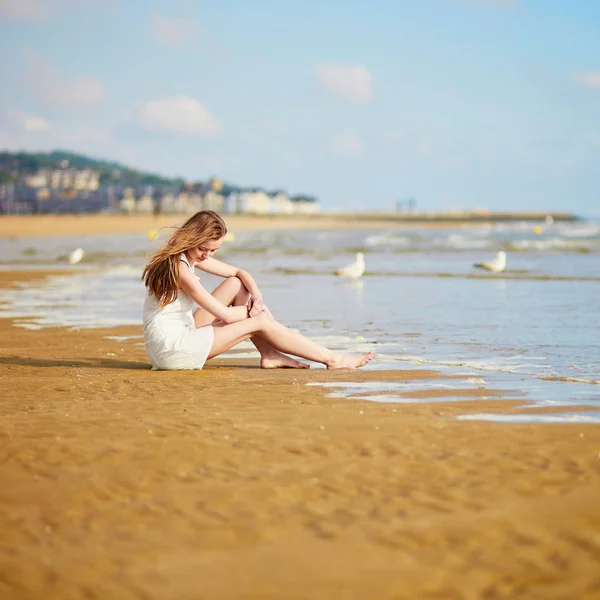 Mulher Bonita Desfrutando Suas Férias Por Mar Mar Pessoas Conceito — Fotografia de Stock