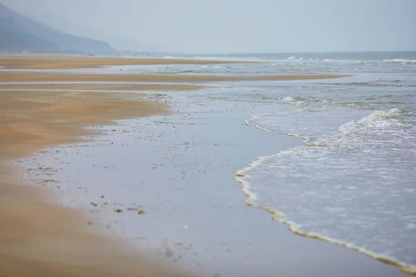 Písečná Pláž Při Odlivu Dolní Normandie Francie — Stock fotografie