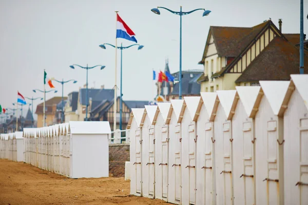 Badhytter Stranden Villers Sur Mer Basse Normandie Frankrike Dimmig Dag — Stockfoto