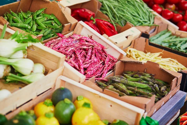 Φρέσκα Βιολογικά Λαχανικά Και Φρούτα Στην Αγορά Του Αγρότη Στο — Φωτογραφία Αρχείου