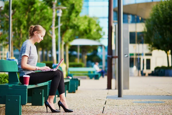 Young Beautiful Business Woman Student Drinking Coffee Working Her Laptop — Stock Photo, Image