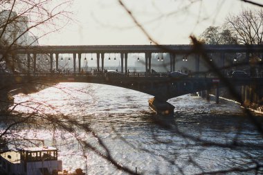 Paris, Fransa, Seine Nehri üzerinde bir-Hakeim köprü