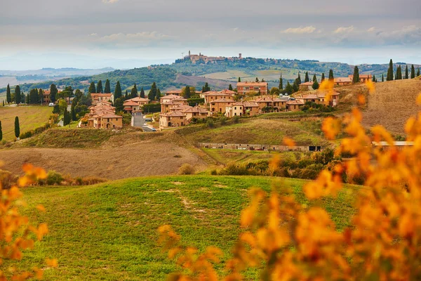 Malebné Toskánské Krajiny Malou Vesnicí Vrcholu Kopce San Quirico Orcia — Stock fotografie